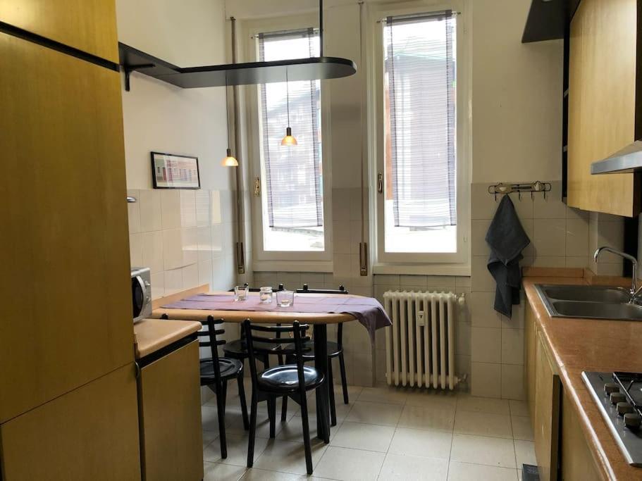 Ampio Bilocale A Milano Lägenhet Exteriör bild