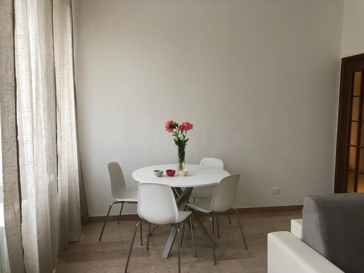Ampio Bilocale A Milano Lägenhet Exteriör bild